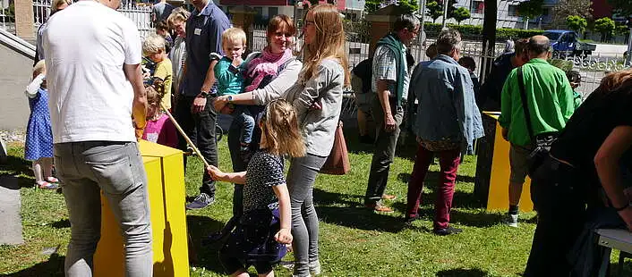 Menschen im Garten
