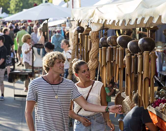 Ein Paar auf dem Markt