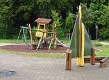 Spielplatz mit Klettergerüst