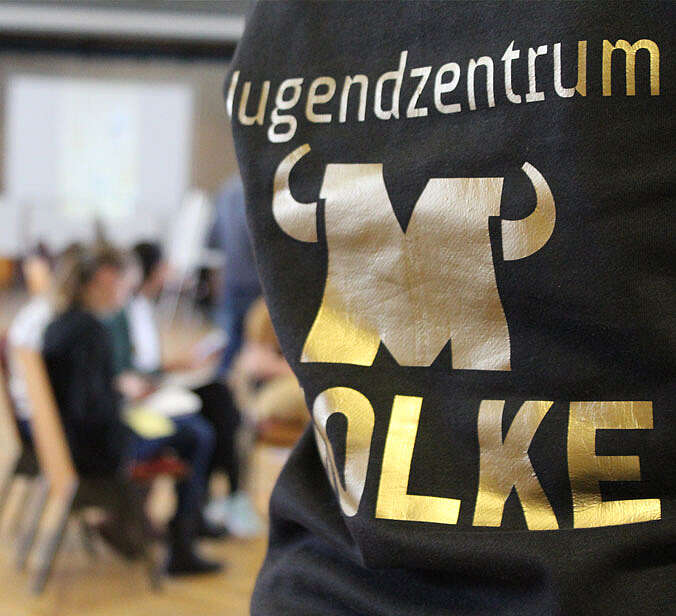 Das Logo vom Jugendzentrum Molke auf einem Pullover