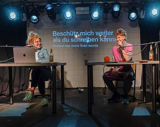 Bild zur Veranstaltung: Lecture Performance: Beschütz‘ mich weiter als du schreiben kannst