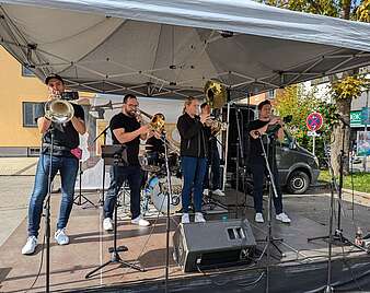 Band auf einer Bühne