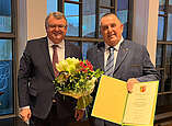Nach 25 Jahren im Gemeinderat verabschiedet: Eduard Hager (rechts)