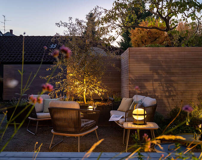 Sonnenliege im Garten des Hotel Maier