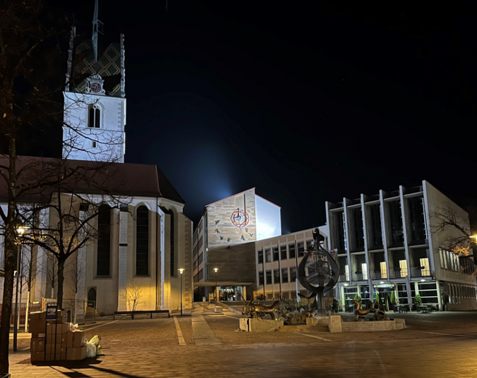 Earth Hour Rathaus und Kirche St. Nikolaus (Foto: Stadt Friedrichshafen)
