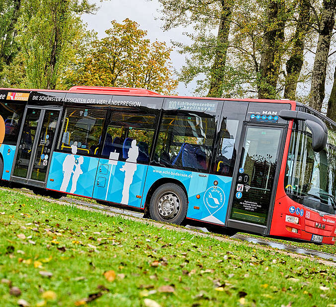 Fahrender Bus
