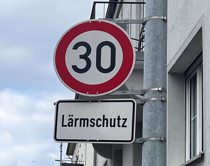 Schild 30 km, Lärmschutz. (Foto: Stadt Friedrichshafen)